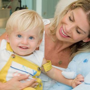 Karina Bacchi mostra Enrico escovando os dentes, em 20 de novembro de 2018