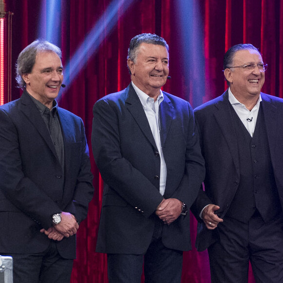 Galvão Bueno brincou com Arnaldo Cézar Coelho ao comentar sua aposentadoria: 'Vou ligar para ele no meio da transmissão e perguntar 'pode isso, Arnaldo'? e ver o que ele vai responder'