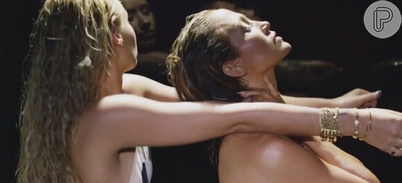 Jennifer Lopez e Iggy Azalea sensualizam em prévia da nova versão do clipe 'Booty'