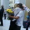 Sasha Meneghel abraça o namorado, Bruno Montaleone