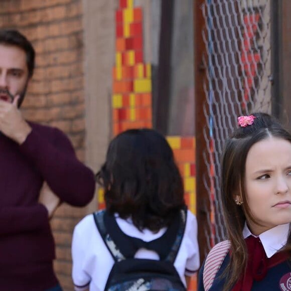 Nos próximos capítulos da novela 'As Aventuras de Poliana', Mirela (Larissa Manoela) ficará furiosa quando descobrir que ela não é a menina da vez para sair com Luca Tuber (João Guilherme) e sim Raquel (Isabella Moreira)