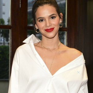 'É uma honra, uma alegria receber esse prêmio. It girl é uma jovem mulher que influencia outras pessoas não só através da moda, pela forma de se vestir, mas também pela forma de pensar, pelo que ela representa', comemorou Bruna Marquezine