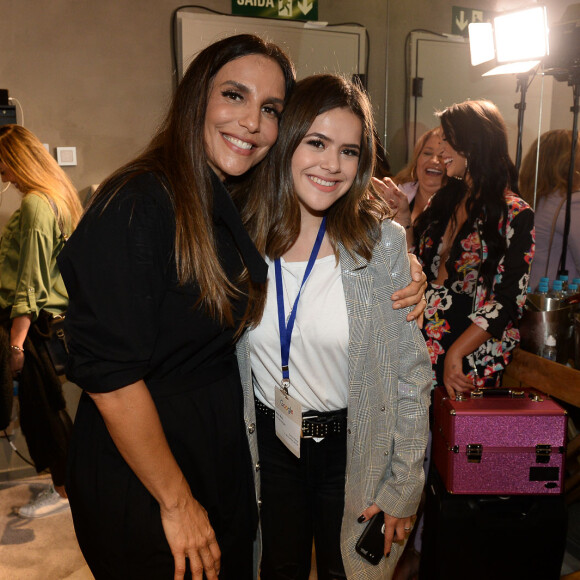 Ivete Sangalo é tietada por Maisa Silva durante pocket show