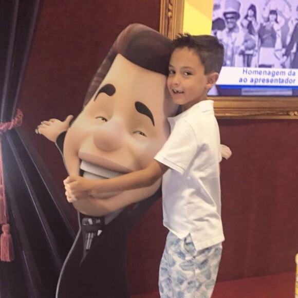 Eliana explica como concilia trabalho com a educação dos filhos: 'Acho que eu nasci, de fato, além do ofício que eu amo, para ser mãe. É prazeroso no final do dia ficar exausta, mas ver que seus filhos estão sorrindo e com saúde'