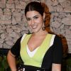 A vice campeã do BBB 17 Vivian Amorim apostou em um vestido com pegada social no Pocket Show de Ivete Sangalo