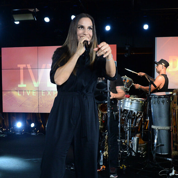 Enquanto Ana Clara e Vivian Amorim usaram a mesma sandália, Ivete Sangalo fez o Pocket Show descalça
