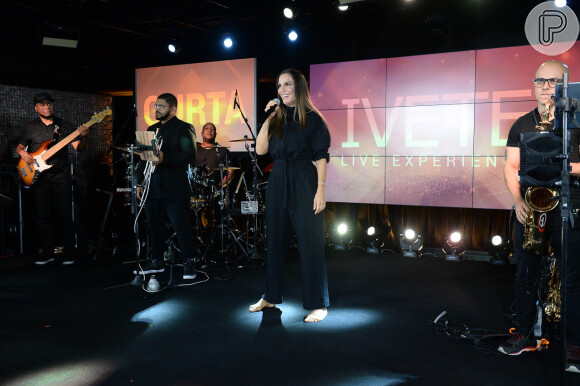 O Pocket Show de Ivete Sangalo aconteceu em São Paulo no dia 21 de novembro e contou co a presença de Ana Clara e Vivian Amorim