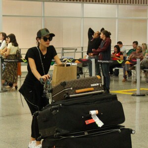 Bruna Marquezine é fotografada no Galeão, Aeroporto Internacional Tom Jobim, no Rio de Janeiro, nesta quarta-feira, 22 de janeiro de 2018