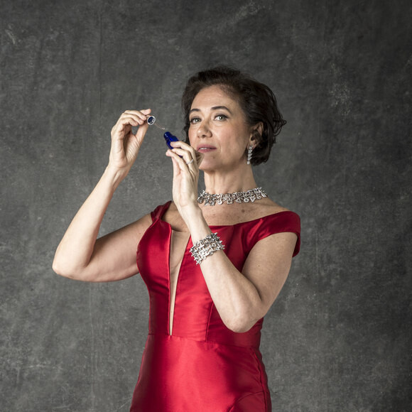 Valentina (Lilia Cabral) arma um falso roubo de joia para incriminar Luz (Marina Ruy Barbosa) nos próximos capítulos da novela 'O Sétimo Guardião'