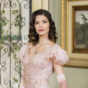 Cris (Vitória Strada) revela que Júlia (Vitória Strada) engravidou de Danilo (Rafael Cardoso) na novela 'Espelho da Vida'