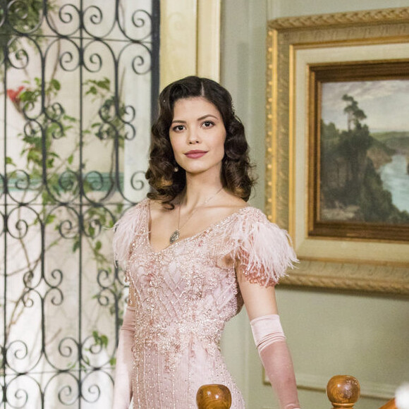 Cris (Vitória Strada) revela que Júlia (Vitória Strada) engravidou de Danilo (Rafael Cardoso) na novela 'Espelho da Vida'