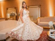 Marília Mendonça usa look com detalhes em Swarovski em casamento. Saiba mais!