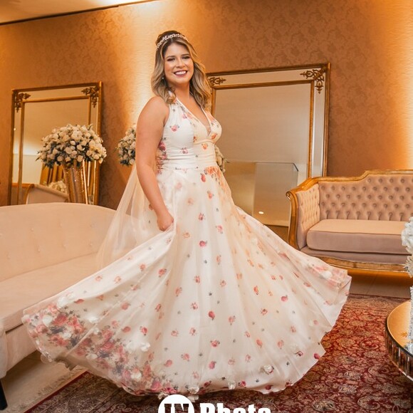Marília Mendonça usou um vestido da estilista Maísa Gouveia