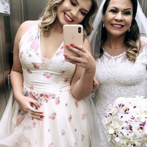 Marília Mendonça cantou no casamento da mãe, Ruth Moreira