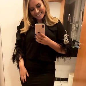 Marília Mendonça está organizando bazar beneficente com looks que não usa mais