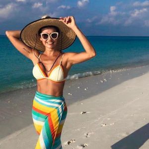 Deborah Secco nada com tubarões durante viagem às Ilhas Maldivas, em 22 de novembro de 2018