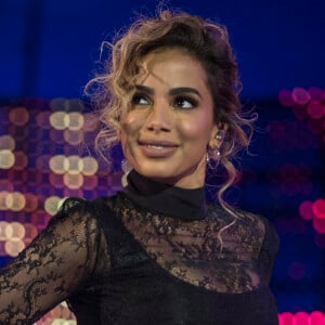 'Consegui encontrar um remédio que não me dá nenhum efeito e está superfuncionando', explicou Anitta