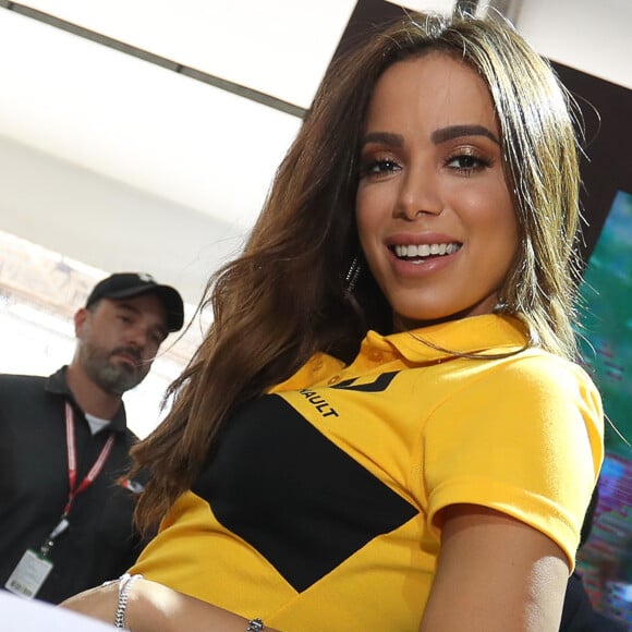 Anitta contou ainda que a cobrança pelo corpo perfeito acrescentou o problema: 'O estímulo dessa competitividade faz a gente ficar com muita pressão na nossa cabeça e a gente vai entrando num ciclo vicioso'