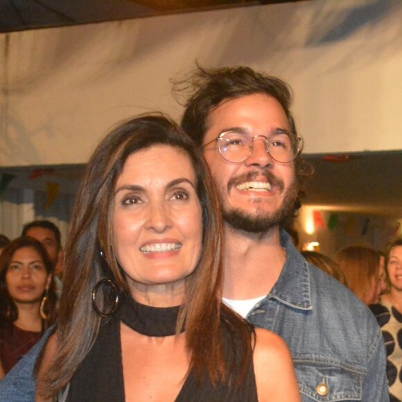 Fátima Bernardes e o namorado, Túlio Gadêlha, visitaram o parlamento alemão: 'Olha quem veio congelar aqui comigo'
