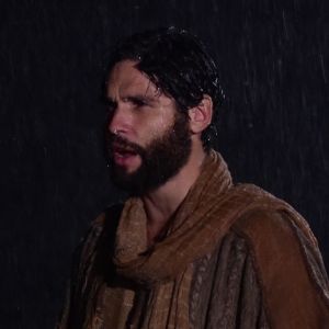 O Messias (Dudu Azevedo) surpreende a todos ao andar sobre as águas no capítulo de segunda-feira, 26 de novembro de 2018 da novela 'Jesus'