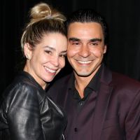 Danielle Winits e André Gonçalves comemoram 2 anos de casamento: 'Amo-te'