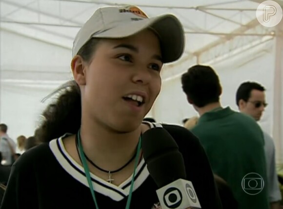 Maria Gadú se emociona ao rever matéria no show de Marisa Monte. Há 14 anos, ela foi a fã escolhida para ganhar um ingresso