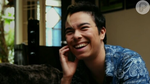 Maria Gadú se emociona ao rever matéria no show de Marisa Monte. Há 14 anos, ela foi a fã escolhida para ganhar um ingresso