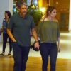 Casados, William Bonner e Natasha Dantas curtem passeio no shopping Village Mall, na Barra da Tijuca, zona oeste do Rio de Janeiro, neste sábado, 24 de novembro de 2018