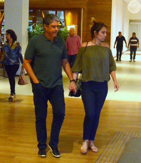 Casados, William Bonner e Natasha Dantas curtem passeio no shopping Village Mall, na Barra da Tijuca, zona oeste do Rio de Janeiro, neste sábado, 24 de novembro de 2018