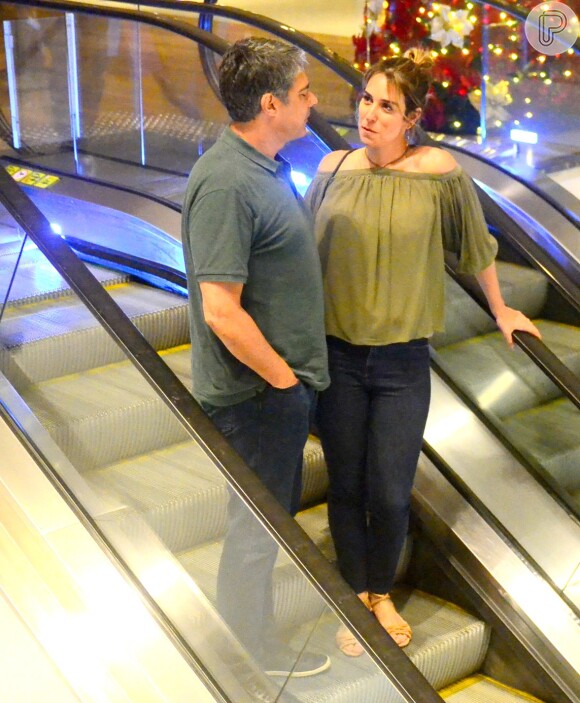 Casados, William Bonner e Natasha Dantas curtem passeio no shopping Village Mall, na Barra da Tijuca, zona oeste do Rio de Janeiro, neste sábado, 24 de novembro de 2018