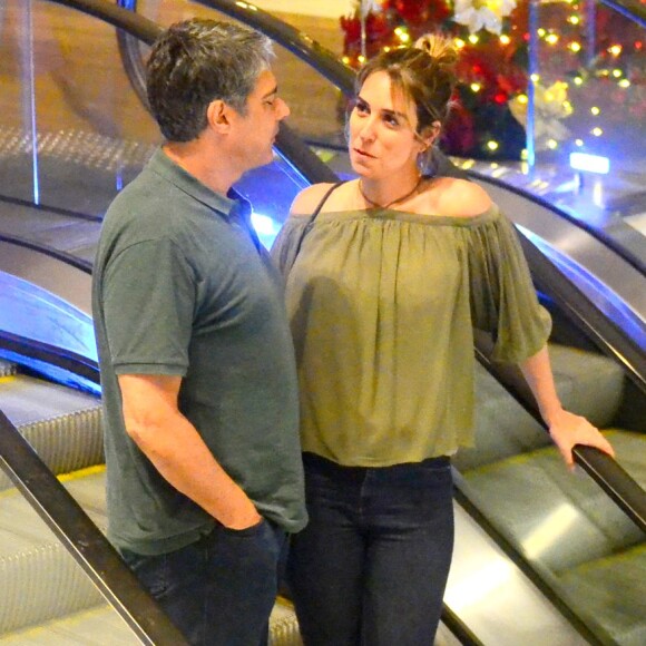Casados, William Bonner e Natasha Dantas curtem passeio no shopping Village Mall, na Barra da Tijuca, zona oeste do Rio de Janeiro, neste sábado, 24 de novembro de 2018