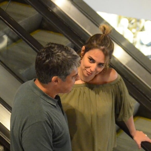 Casados, William Bonner e Natasha Dantas curtem passeio no shopping Village Mall, na Barra da Tijuca, zona oeste do Rio de Janeiro, neste sábado, 24 de novembro de 2018