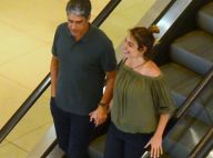 De mãos dadas, William Bonner e Natasha Dantas curtem passeio em shopping do Rio