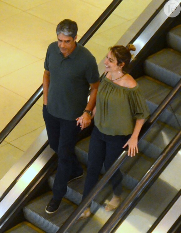 Casados, William Bonner e Natasha Dantas curtem passeio no shopping Village Mall, na Barra da Tijuca, zona oeste do Rio de Janeiro, neste sábado, 24 de novembro de 2018