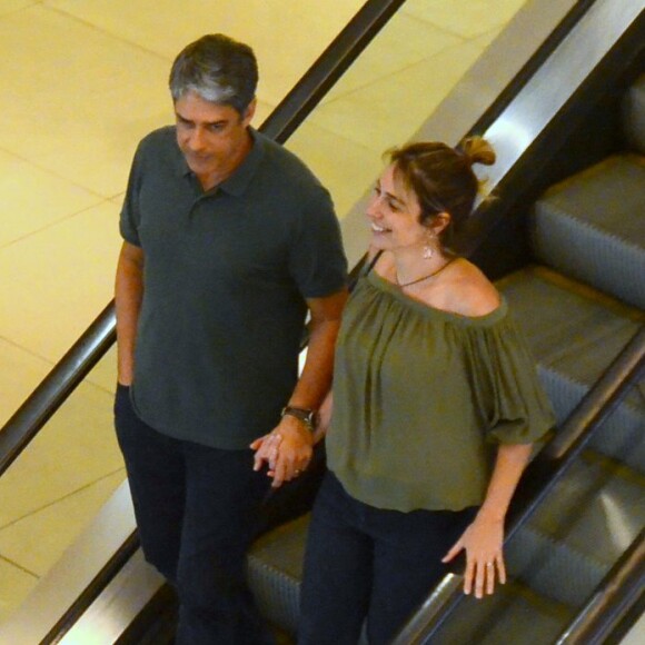 Casados, William Bonner e Natasha Dantas curtem passeio no shopping Village Mall, na Barra da Tijuca, zona oeste do Rio de Janeiro, neste sábado, 24 de novembro de 2018