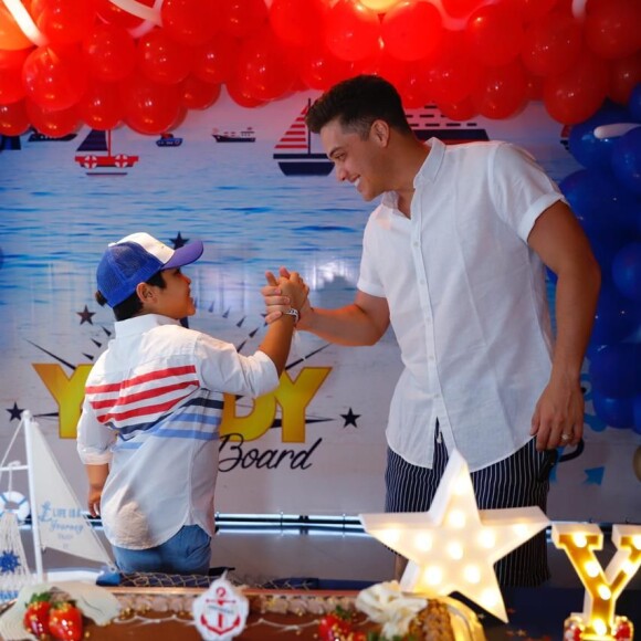 Wesley Safadão comemorou o aniversário de Yhudy dentro do cruzeiro que leva o seu nome