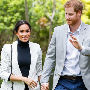 Príncipe Harry quer que o filho com Meghan Markle cresça longe do 'aquário' da família real