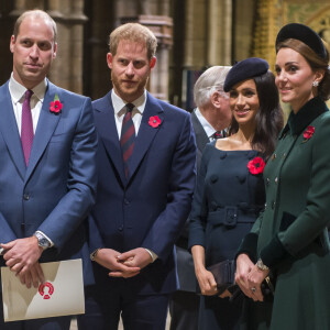 Príncipe Harry e Meghan Markle moravam no Palácio de Kensington com príncipe William e Kate Middleton