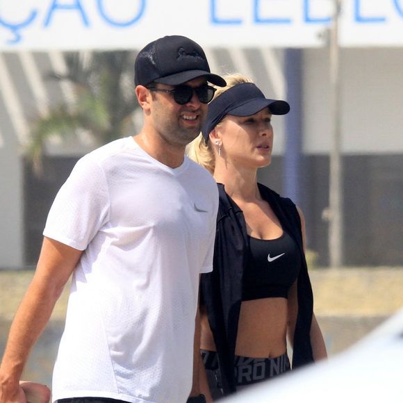 Fiorella Mattheis e o namorado, Roberto Marinho Neto, praticam exercícios juntos