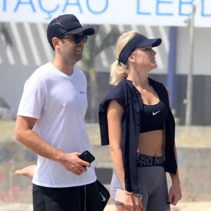 Fiorella Mattheis e o namorado, Roberto Marinho Neto, foram fotografados em Ipanema, zona sul do Rio de Janeiro, nesta quinta-feira, 28 de novembro de 2018