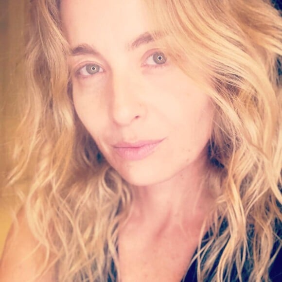 Angélica mostra que segue bela mesmo sem maquiagem