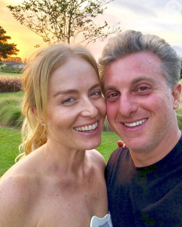 Angélica exibiu rosto sem make em uma foto com o marido, Luciano Huck, no Instagram