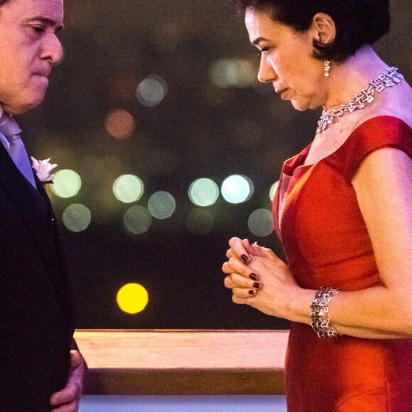Olavo (Tony Ramos) confronta Valentina (Lilia Cabral) após levar tesouradas nos próximos capítulos da novela 'O Sétimo Guardião': 'Que espécie de bruxaria é essa?'