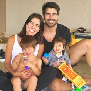 Adriana Sant'Anna encantou a web ao postar uma foto da família neste sábado, 1 de dezembro de 2018