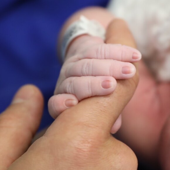 Duda Nagle publica foto da mão de Zoe