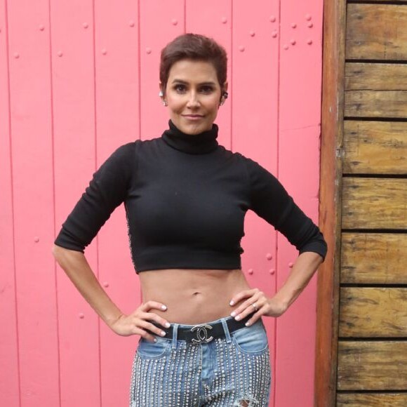 Deborah Secco posou para fotos no aniversário da filha, Maria Flor