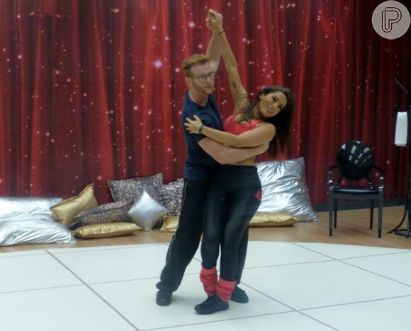 Anitta treina com o professor professor Magno Dutra para o 'Dança dos Famosos'