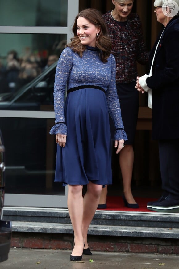 Kate Middleton apostou em peças acinturadas na gravidez do terceiro filho, Louis