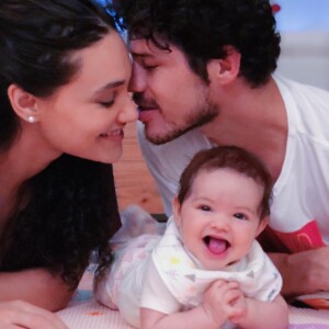 Débora Nascimento e José Loreto sempre compartilham fotos da filha, Bella, no Instagram