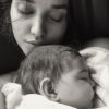 Débora Nascimento não cansa de paparicar a filha, Bella, de 7 meses